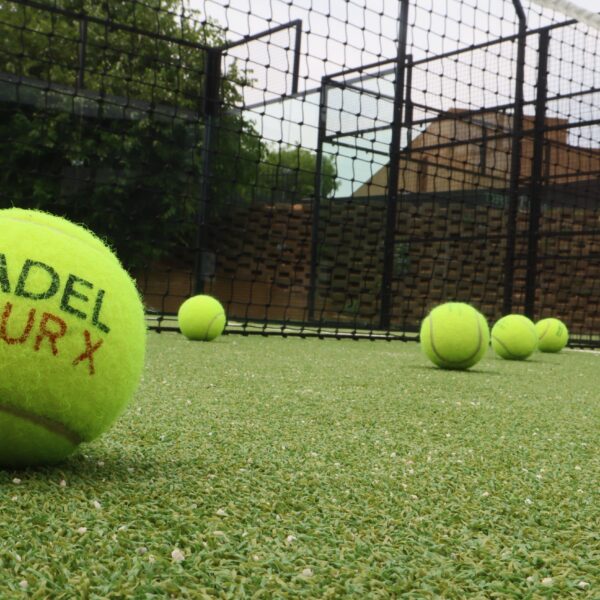 5 padel balls